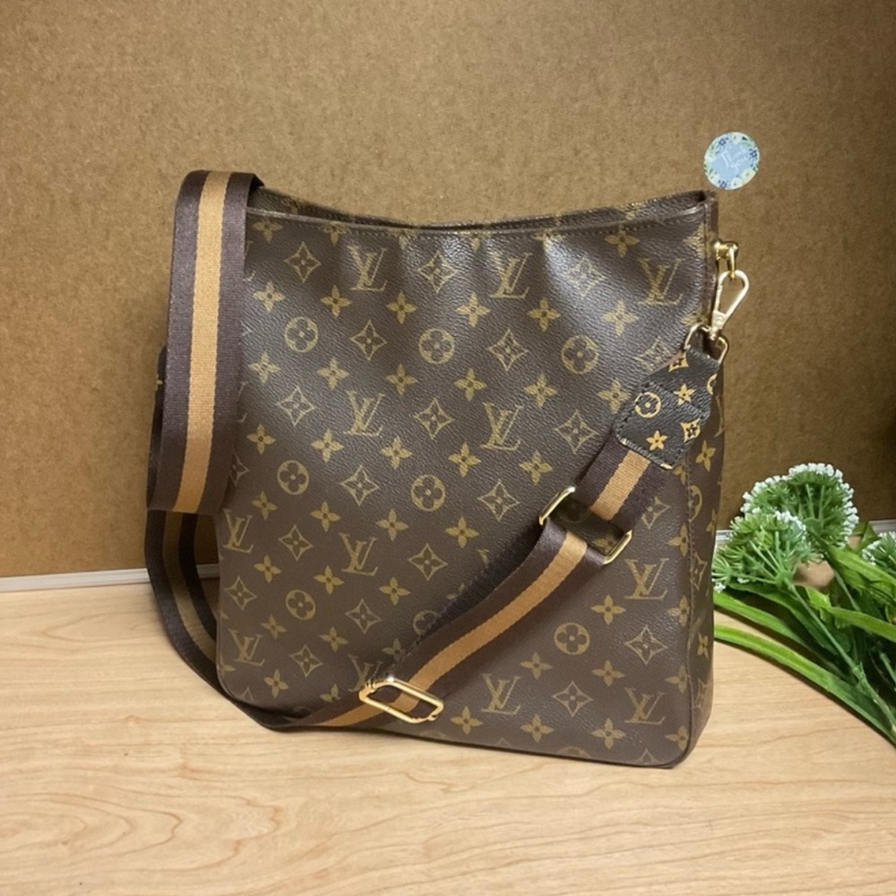 GM BagLOUIS VUITTON